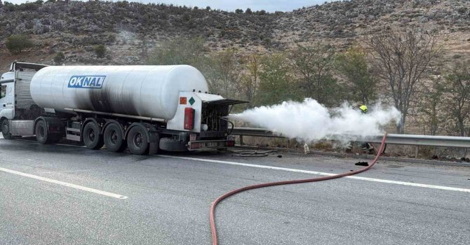 Yanan karbondioksit tankerine profesyonel müdahale felaketi önledi