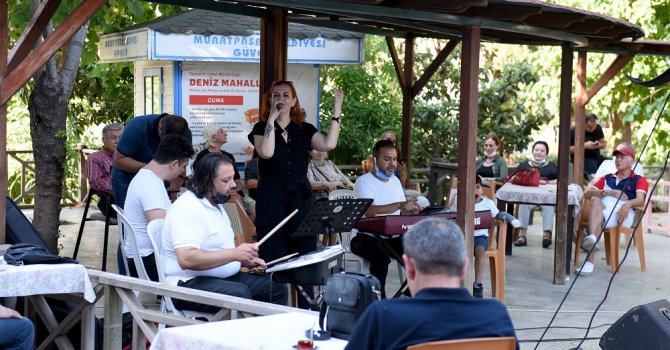 Müzik Sokakta kulakların pasını sildi