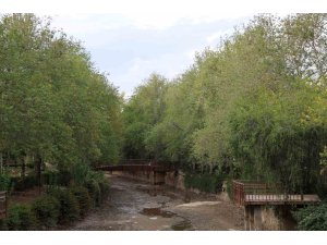 Kozan’ın tarihi ve doğal güzel alanı da kuraklıktan nasibini aldı