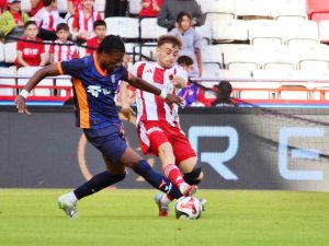 Trendyol Süper Lig: Antalyaspor: 0 - RAMS Başakşehir: 2 (İlk yarı)