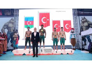 Altın kemer ve madalyalar Türk pehlivanların