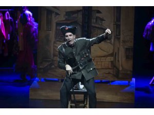 ’Eyvah Nadir’ oyunu yeniden sahnede