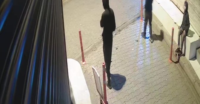 Adana’da 3 kardeşin soygunu kamerada