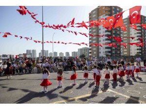 Mersin’de miniklerden Cumhuriyet Bayramı coşkusu