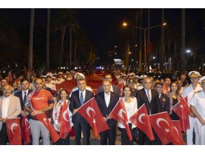 Mersin’de ’bayrak yürüyüşü’ düzenlendi