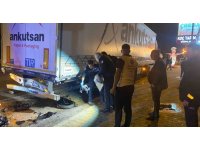 Park halindeki tıra çarpan motosikletli genç kazada hayatını kaybetti