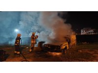 İskenderun’da pikap yandı