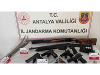 Antalya’da düzenlenen operasyonda çok sayıda ruhsatsız silah ele geçirildi