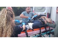 Bacağına saplanan korkuluk demiri ile hastaneye kaldırıldı