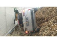 Antalya’da kontrolden çıkan otomobil devrildi: 5 yaralı