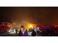 Meyve-sebze paketleme fabrikası yangınındaki hasar gün ağarınca ortaya çıktı