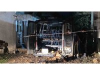 Antalya’da park halindeki minibüs alev alev yandı