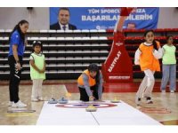 Büyükşehir kız çocuklarını floor curling sporu ile tanıştırdı