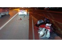 Navigasyona bakmak için duran otomobile çarpan motosiklet sürücüsü yaralandı