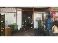 Antalya’da sebze ve meyve deposunda yangın