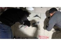 Hatay’da kuş kümesinden 2 kilo 500 gram uyuşturucu madde ve para çıktı