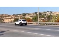 Otoyolda geri giden sürücüyü vatandaş çekti, jandarma ceza kesti