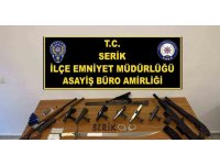 Serik’te silah ve uyuşturucu operasyonu: 16 şüpheli yakalandı