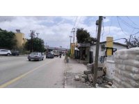 Motosikletin, dönüş yapmak isteyen otomobile ok gibi saplandığı anlar kameraya yansıdı