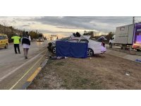 Kavşağa aşırı hızla giren tır otomobile çarptı: 1 ölü