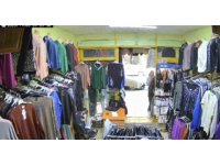 Mankenin üstündeki 1000 TL’lik montu kendi malıymış gibi gitti