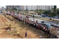 Saatlerce kuyruk beklediler, kimi istediğini aldı kimi alamadı