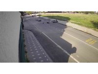 Çarpışan motosikletlerin sürücüleri yere savruldu: O anlar kamerada