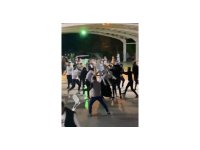 Antalya’da düğünde çıkan kavgada sandalyeler havada uçuştu, ortalık savaş alanına döndü