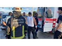 Antalya’da kavşakta iki araç çarpıştı: 4 yaralı