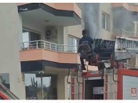 Erdemli’de bina yangını korkuttu