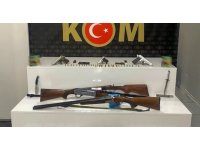 Isparta’da yasa dışı silah ve mühimmat ele geçirdi