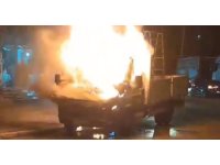 Park halindeki kamyonet alevlere teslim oldu