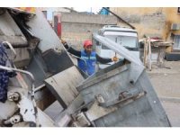 Akdeniz’de çöp konteynerleri yıkanıp dezenfekte ediliyor