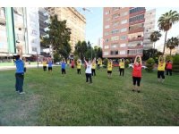 Mersin’de emekliler sabah sporunda buluşuyor