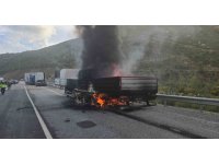 Mermer yüklü tır alevlere teslim oldu