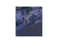 Alanya’da kaldırımdan geçen kadına yumruk ve bıçaklı saldırı güvenlik kamerasında