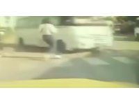 Genç kız ezilmekten son anda kurtuldu