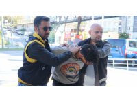 Alanya’da sokakta bir kadına yumruk atıp, makasla yüzünü yaralayan şahıs tutuklandı