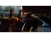 Otomobil kamyona çarptı: 2 yaralı