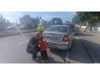 Babasının kazada hasar alan arabasını gören küçük çocuk gözyaşlarına boğuldu