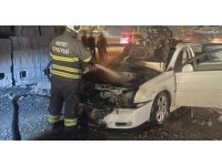 Antakya’da otomobilin motor kısmı yandı