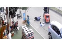 Ters şeritten gelen forklift baba ve çocuklarına çarptı
