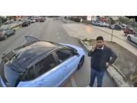 Kadın şoförün kullandığı otobüsün önünü kesen genç, "maganda" ilan edilmesine tepki gösterdi