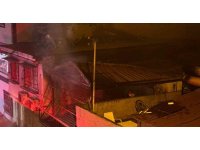 Adana’da müstakil ev alev alev yandı