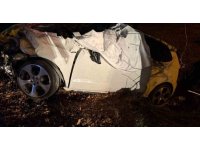 Burdur’da kamyonet ile çarpışan otomobil hurdaya döndü: 1 ölü, 1 yaralı