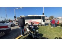 Antalya’da yolcu midibüsü ile otomobil çarpıştı: 4 yaralı