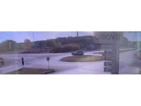 Manavgat’ta iki otomobilin kavşakta çarpışması kameraya yansıdı