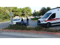 Motorlu bisiklet ile otomobil çarpıştı: 1 yaralı