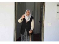 Depremde 41 ev ağır hasar almıştı, yıkılıp yapıldı: 90 yaşındaki Fatma nine yeni evine yerleşmenin mutluluğunu yaşadı