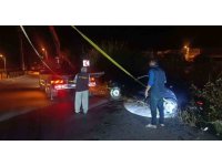 Sulama kanalına uçan araçtan ekipler kurtardı, alkolmetreyi üflemeyince ehliyetine el konuldu